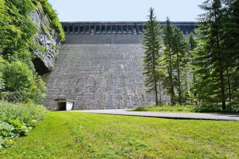 Staumauer Schräh
